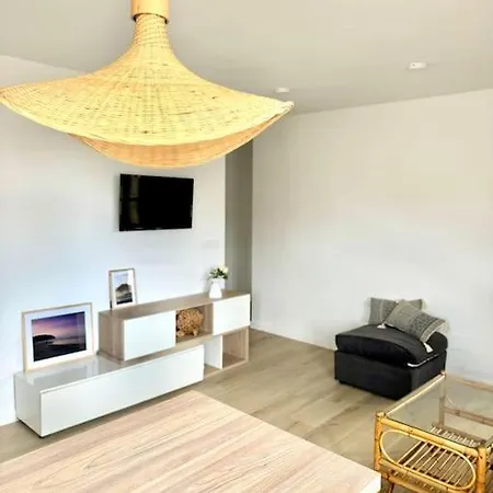 Berria White Flat Apartment